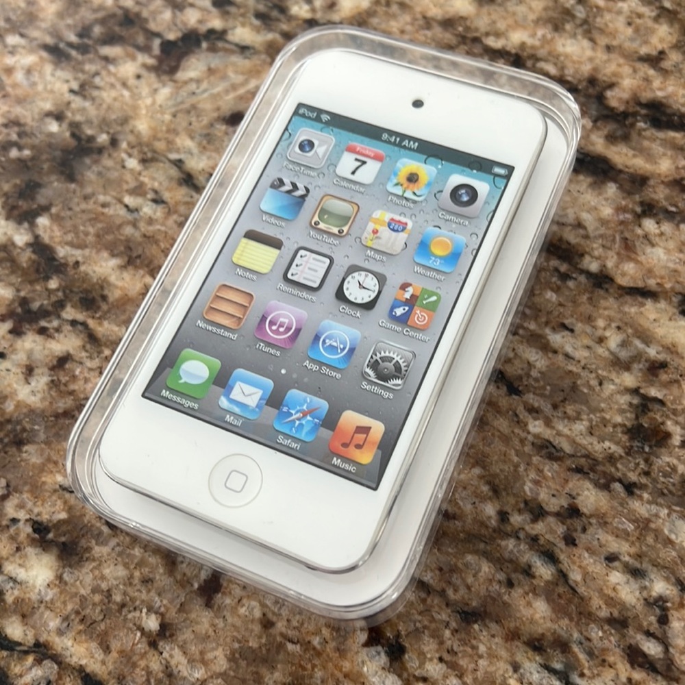 Factory SEALED iPod Touch 32G White